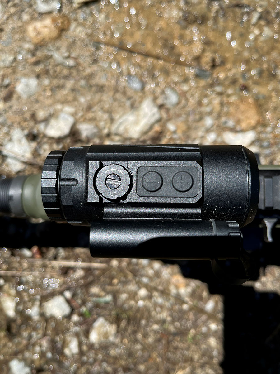 The reticle can be illuminated, brightness of the blue-hued aiming points conducted with tactile rubber plus and minus buttons. The reticle can also be used without illumination.